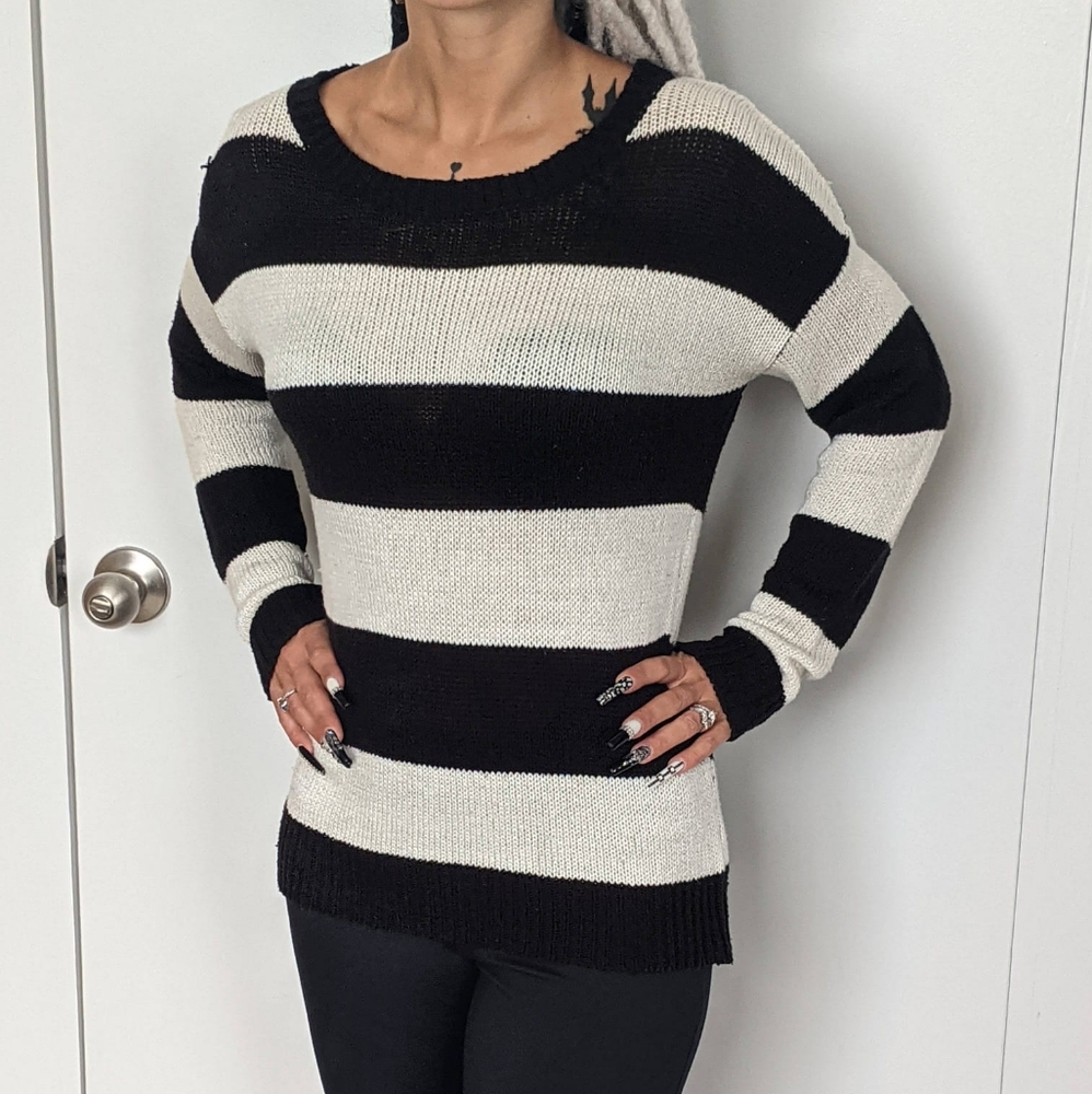 Black & white striped sweater